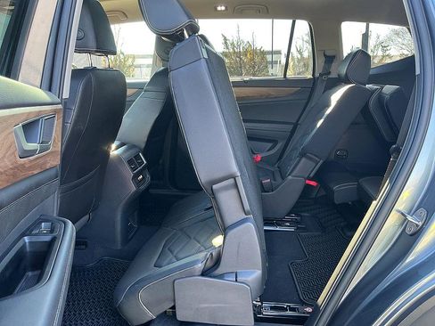 Used 2024 Volkswagen Atlas SE image 24