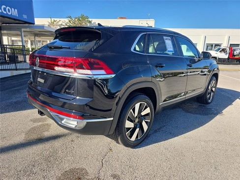 Used 2025 Volkswagen Atlas Cross Sport SEL image 3