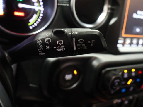 Used 2022 Jeep Wrangler Unlimited Sahara w/ Cold Weather Group image 38