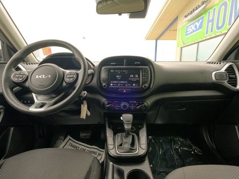 Used 2023 Kia Soul LX w/ LX Technology Package image 32