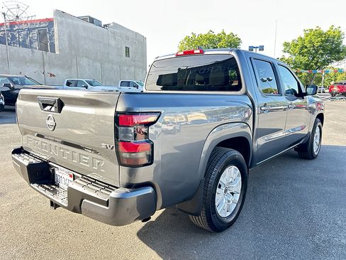 Used 2023 Nissan Frontier SV w/ Tow Package RWD image 3