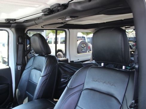 Used 2018 Jeep Wrangler Unlimited Sahara w/ Dual Top Group AWD/4WD image 21