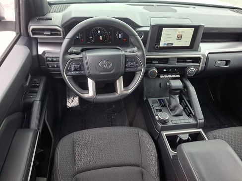 Used 2025 Toyota 4Runner SR5 AWD/4WD image 11