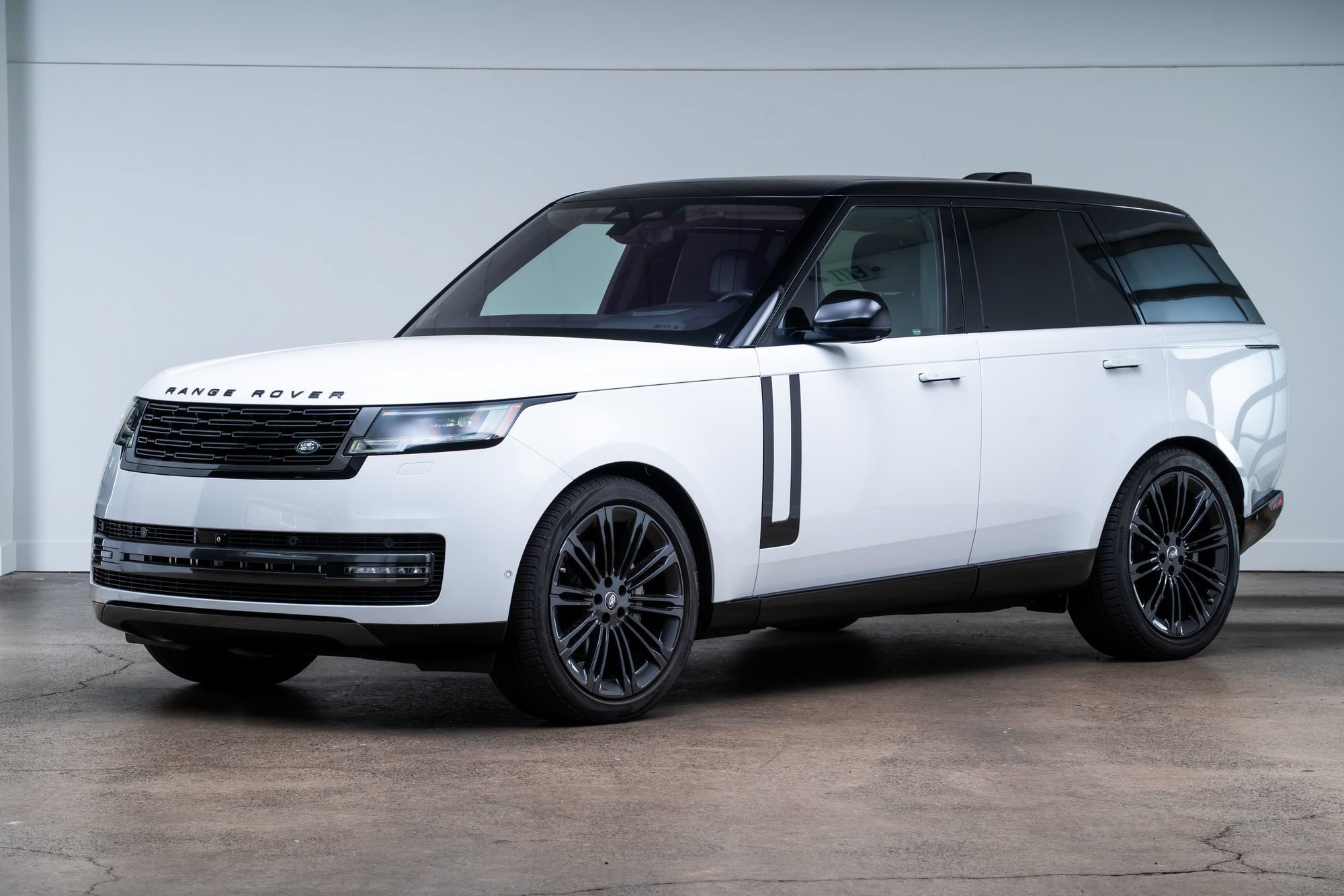 Used 2022 Land Rover Range Rover SE AWD/4WD image 3