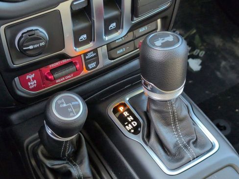 New 2026 Jeep Wrangler Rubicon w/ Technology Group image 18