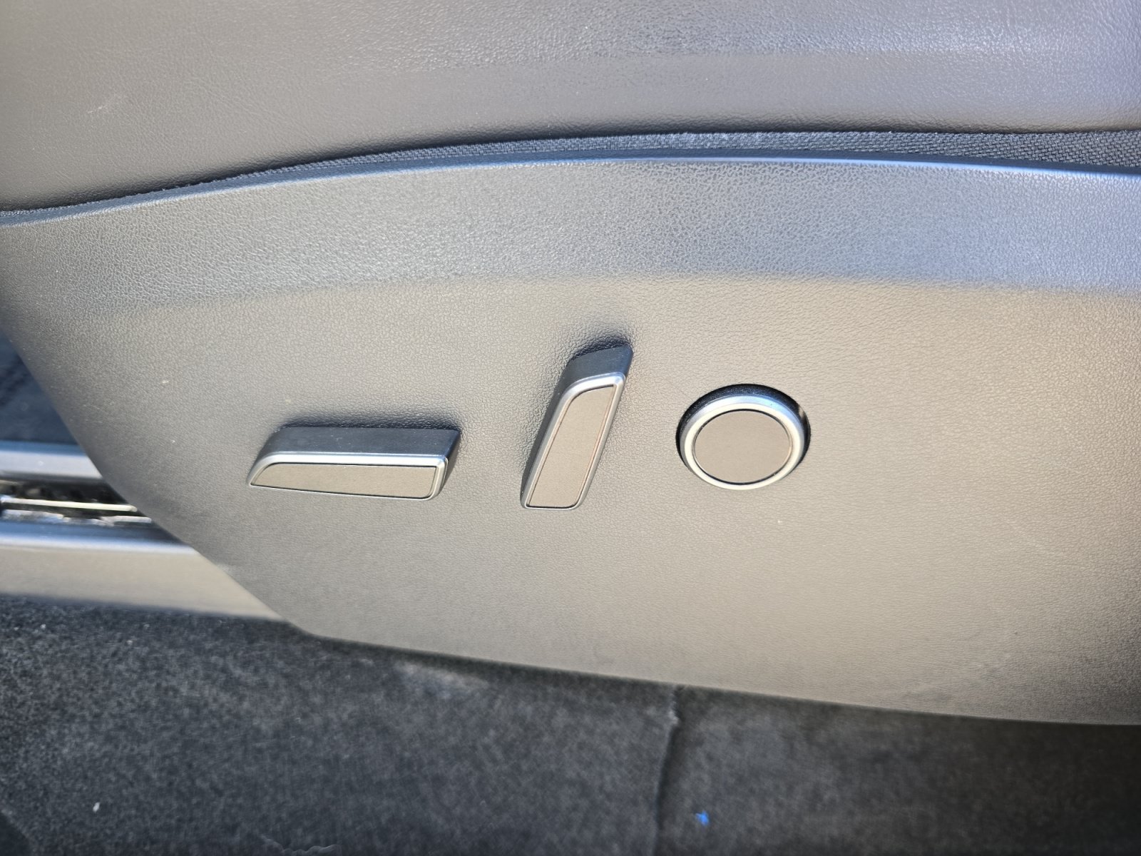 Used 2024 Tesla Model Y Long Range AWD/4WD image 21