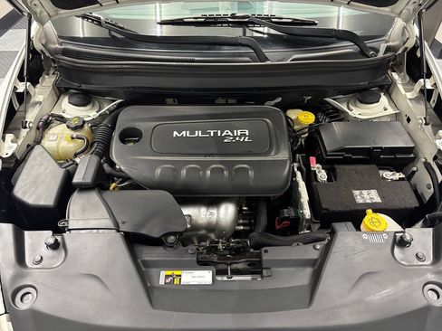 Used 2016 Jeep Cherokee Sport FWD image 27