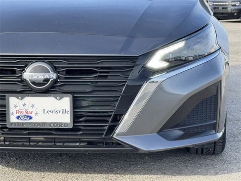 Used 2023 Nissan Altima 2.5 SV image 9