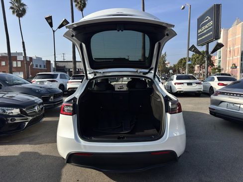 Used 2024 Tesla Model Y Long Range image 7
