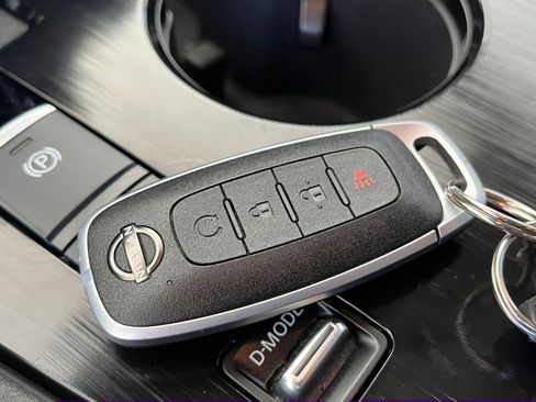 Used 2025 Nissan Rogue SV FWD image 21