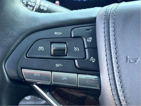 Used 2022 Cadillac Escalade ESV Sport Platinum AWD/4WD image 17