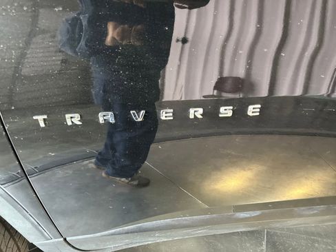 Used 2021 Chevrolet Traverse LS FWD image 10