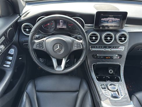 Used 2018 Mercedes-Benz GLC 300 4MATIC image 11