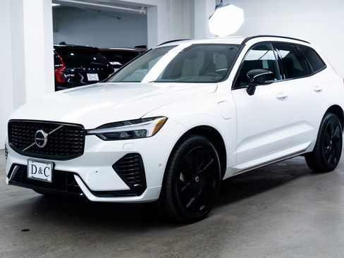 Used 2024 Volvo XC60 T8 Plus image 3