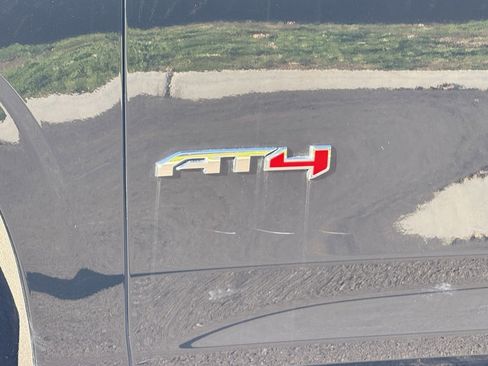 Used 2023 GMC Yukon AT4 image 40