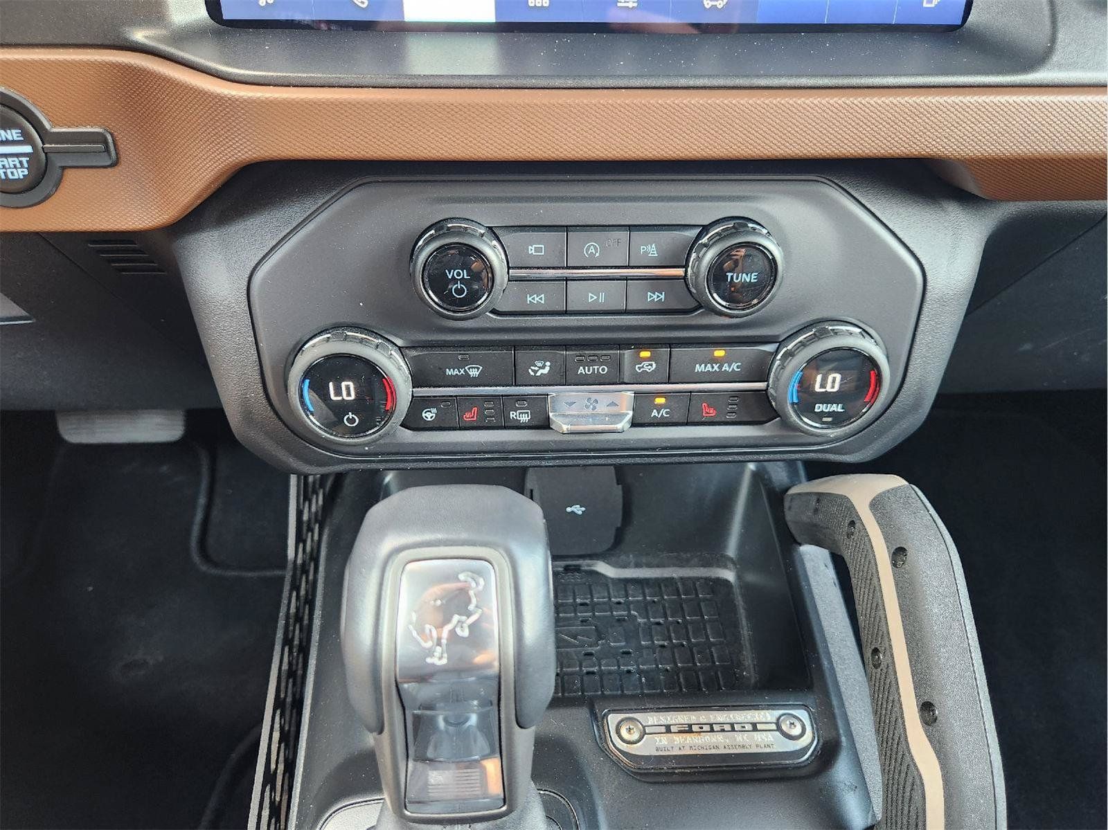 Used 2024 Ford Bronco Outer Banks AWD/4WD image 18