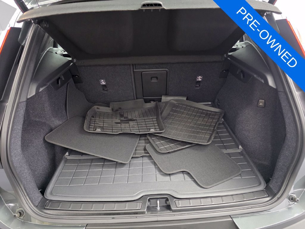 Used 2026 Volvo XC40 B4 Plus w/ Protection Package FWD image 17
