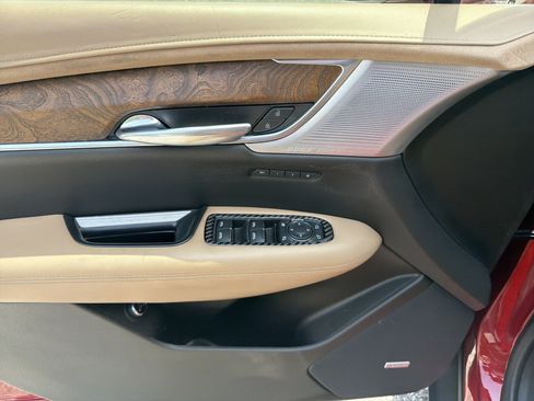Used 2022 Cadillac XT5 Premium Luxury w/ Platinum Package FWD image 11