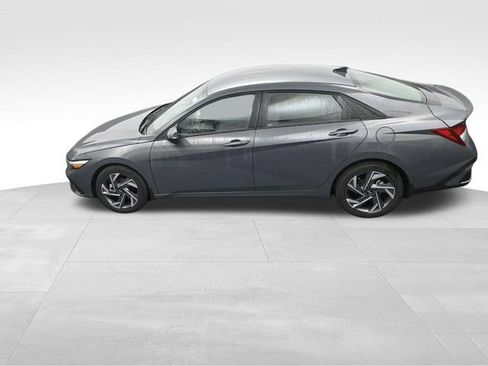 Used 2025 Hyundai Elantra Sport FWD image 25