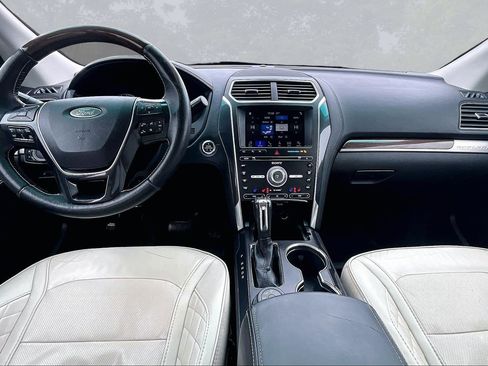 Used 2017 Ford Explorer Platinum image 7
