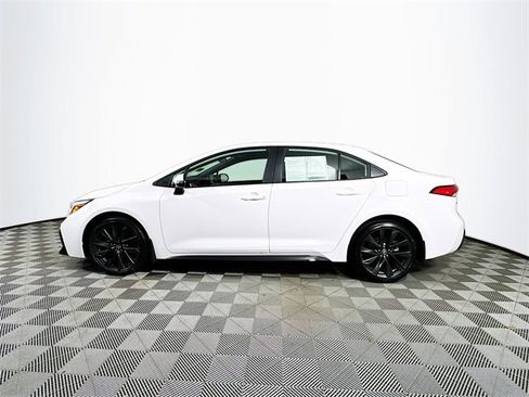 Certified 2025 Toyota Corolla SE image 5