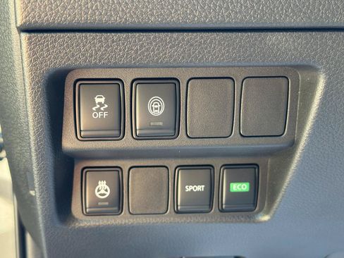 Used 2022 Nissan Rogue Sport SV FWD image 17