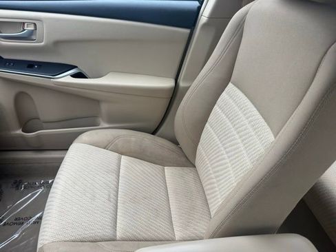 Used 2016 Toyota Camry LE FWD image 19