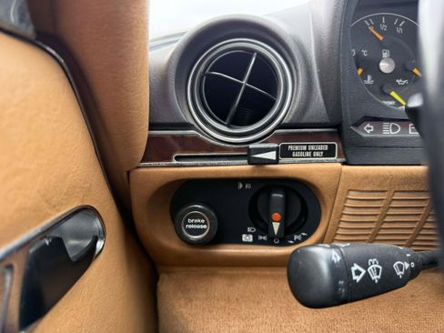 Used 1988 Mercedes-Benz 560 SL image 16