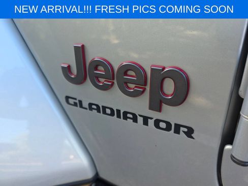 Used 2022 Jeep Gladiator Rubicon w/ Cold Weather Group AWD/4WD image 16