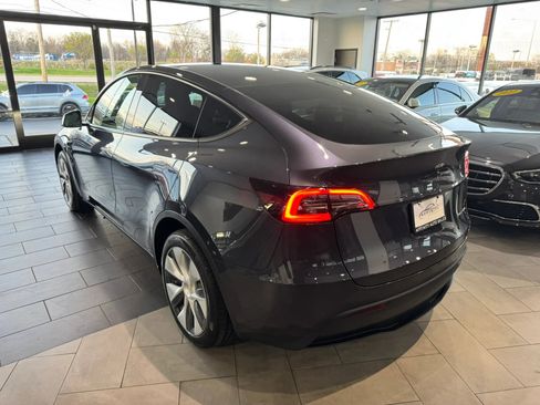 Used 2024 Tesla Model Y Long Range image 3