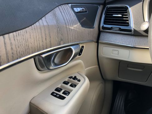 Used 2023 Volvo XC90 B6 Plus image 19