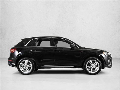 Used 2021 Audi Q3 2.0T Premium w/ Convenience Package AWD/4WD image 4