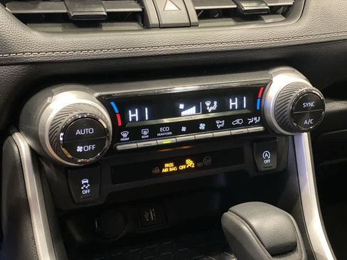 Used 2025 Toyota RAV4 XLE image 20