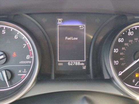 Used 2023 Toyota Camry SE image 7