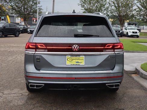 Used 2024 Volkswagen Atlas SEL Premium R-Line image 5