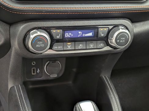 Used 2020 Nissan Kicks SR w/ SR Premium Package image 18