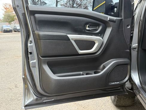 Used 2017 Nissan Titan PRO-4X w/ Pro-4x Convenience Package image 7
