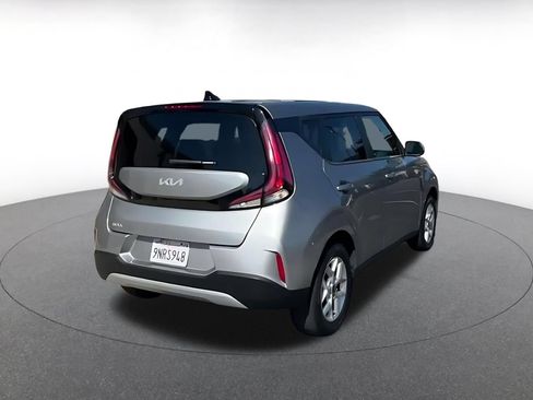 Used 2025 Kia Soul LX w/ LX Technology Package FWD image 14
