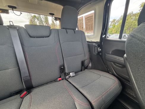 Used 2025 Jeep Wrangler Rubicon image 36