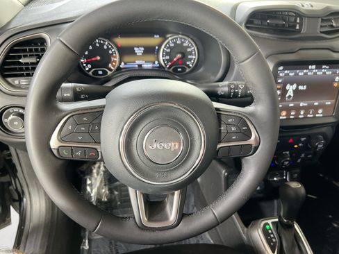 Used 2022 Jeep Renegade Latitude AWD/4WD image 11