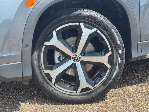 New 2026 Volkswagen Tiguan SE FWD image 2