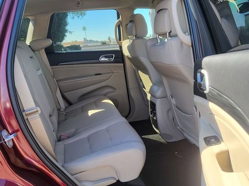 Used 2022 Jeep Grand Cherokee Laredo E image 19