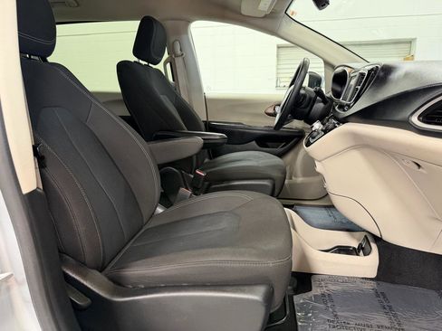 Used 2023 Chrysler Voyager LX FWD image 27