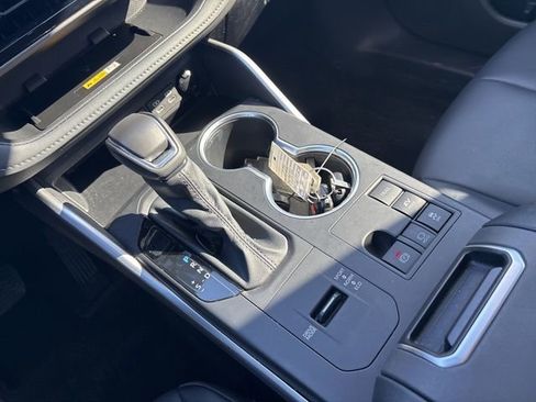 Certified 2024 Toyota Highlander XLE image 39
