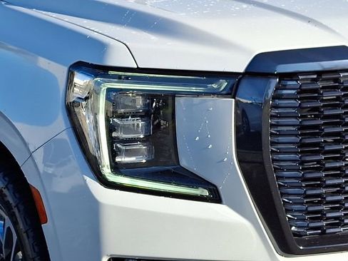 Used 2023 GMC Yukon Denali Ultimate image 10