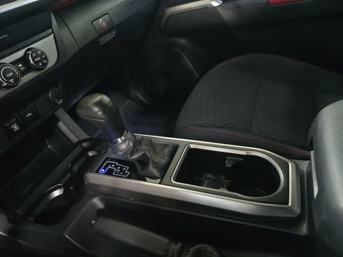 Used 2020 Toyota Tacoma SR5 RWD image 26