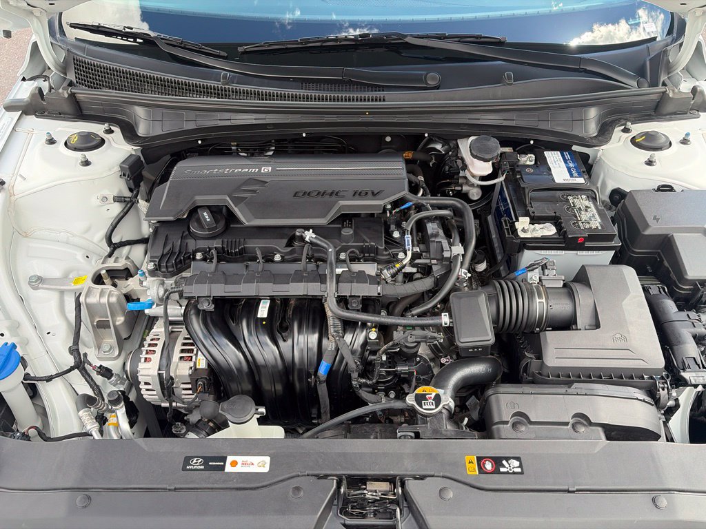 Certified 2025 Hyundai Elantra Limited FWD image 34