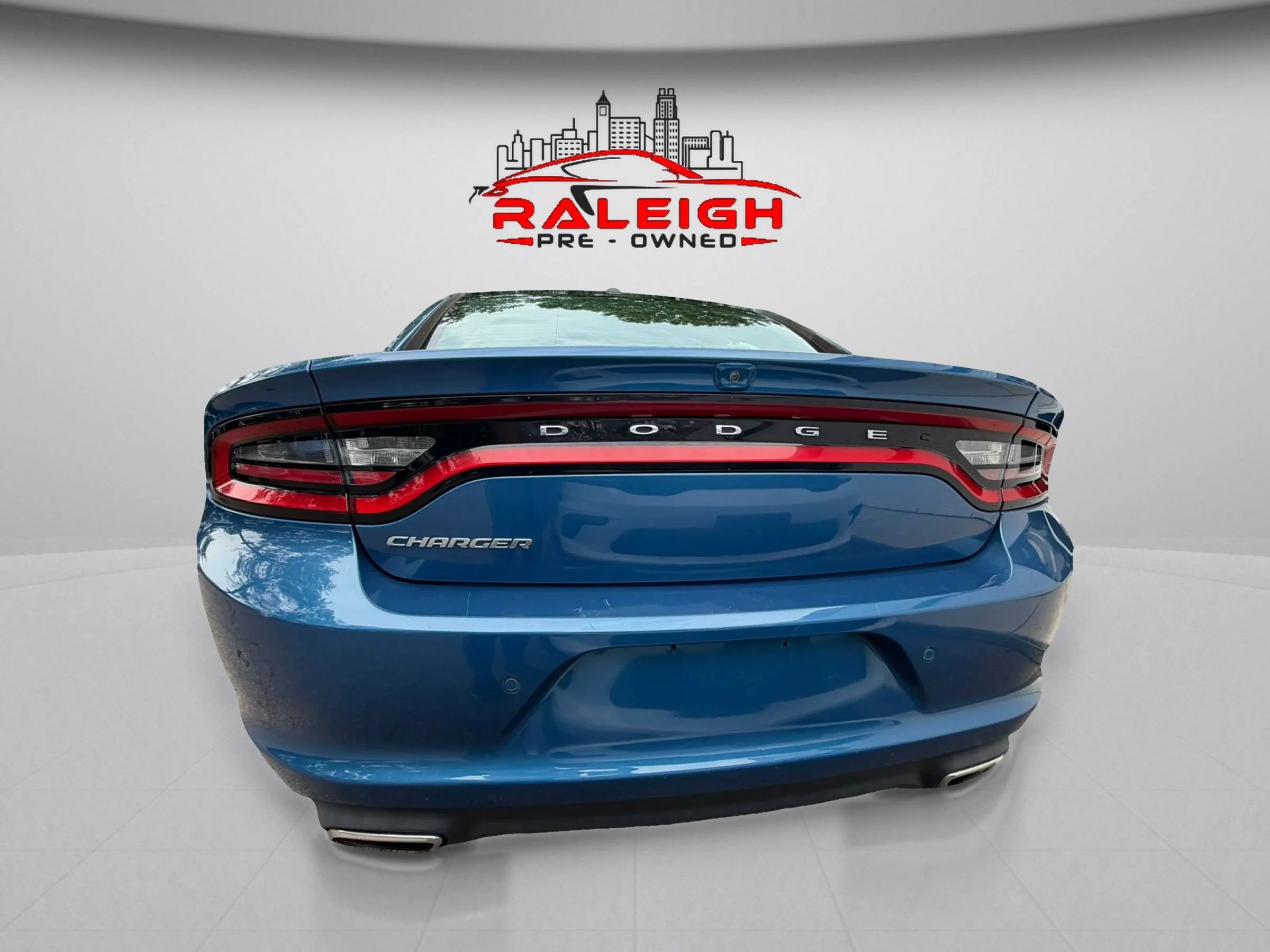 Used 2021 Dodge Charger SXT w/ Leather Interior Group RWD image 6