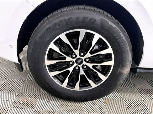 Used 2025 Ford Expedition Platinum AWD/4WD image 7