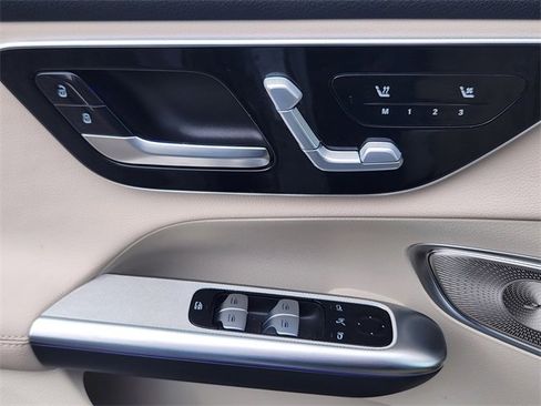 Certified 2025 Mercedes-Benz GLC 300 4MATIC image 11